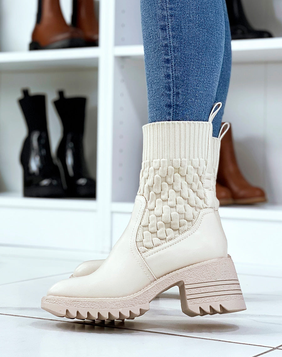 Bottines beiges effet chaussette à talon épais à semelle crantée