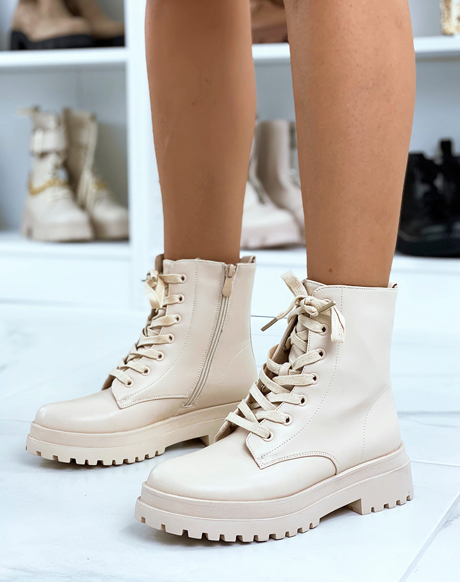 Bottines beiges à lacets à semelle plate crantée