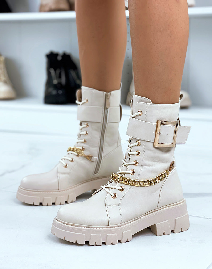 Bottines beiges montantes à chaîne et lanière dorée