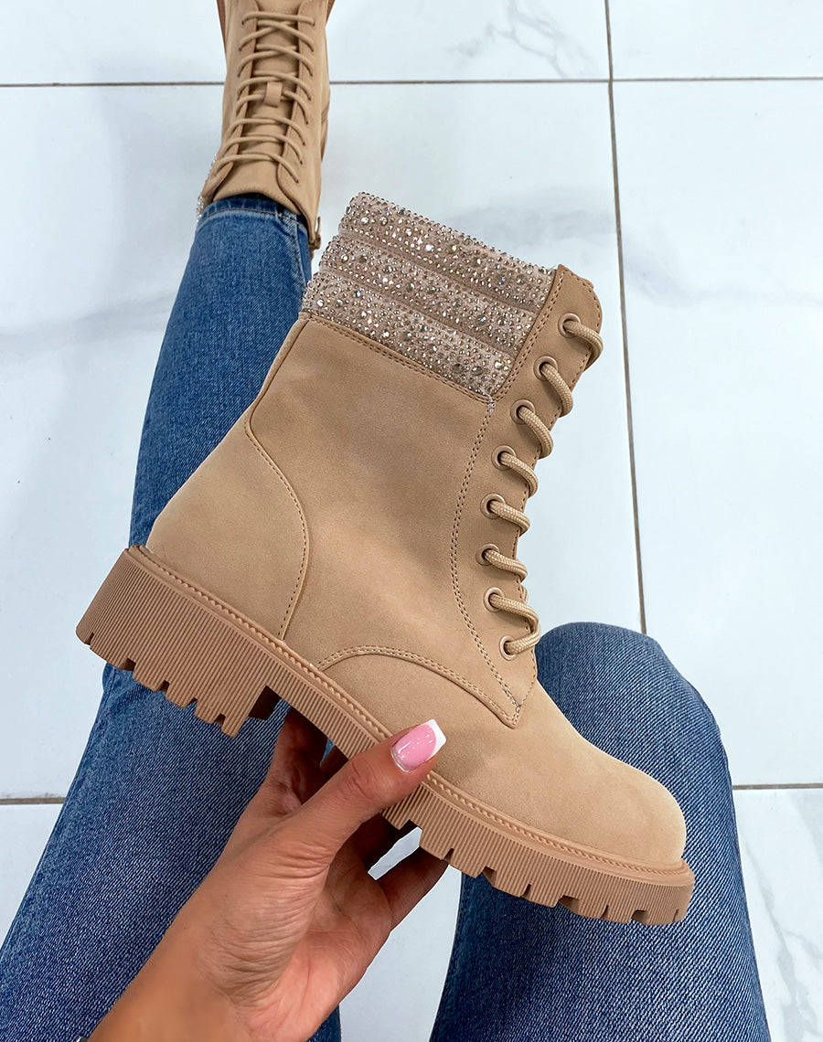 Bottines beiges montantes à lacet et à strass