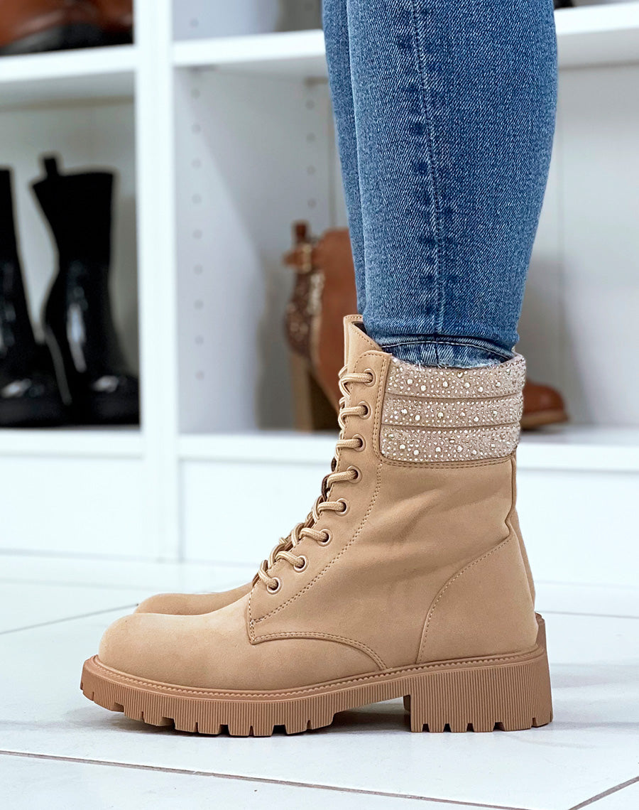Bottines beiges montantes à lacet et à strass