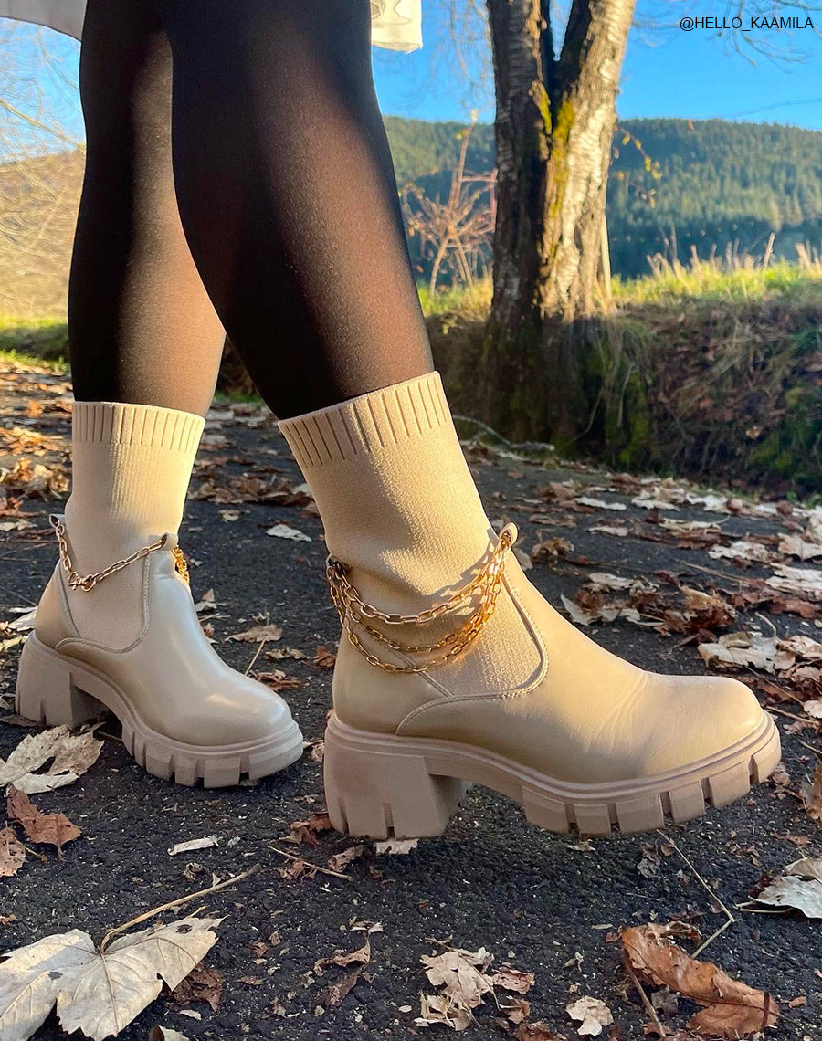 Bottines beiges style chaussette à triple chaînes à talon