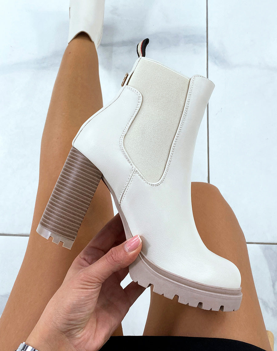 Bottines beiges à talon et détail en élastique