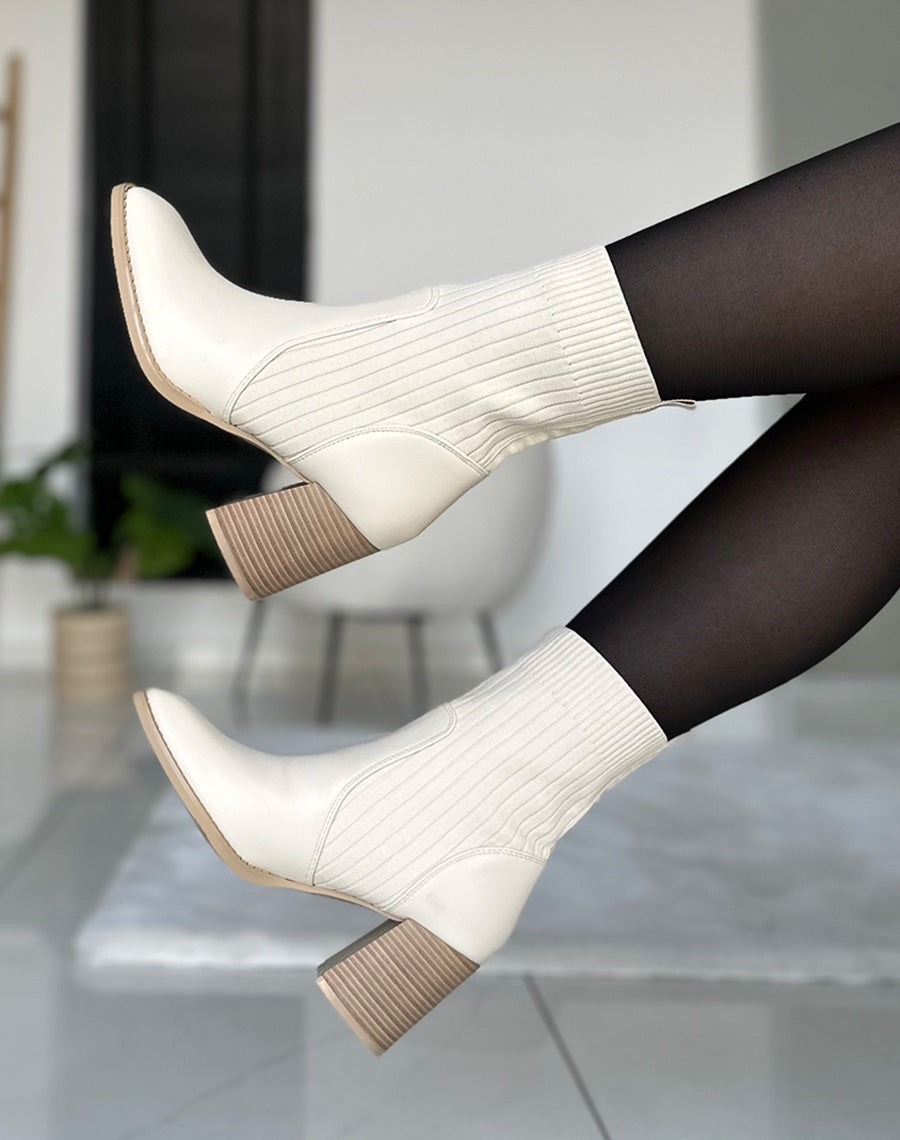 Bottines beiges à talon et tige élastique