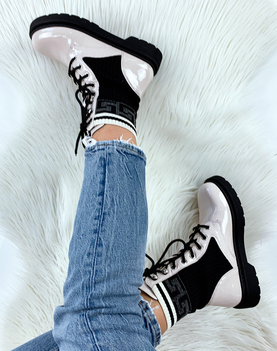 Bottines beiges vernies effet chaussettes à imprimés aztèques