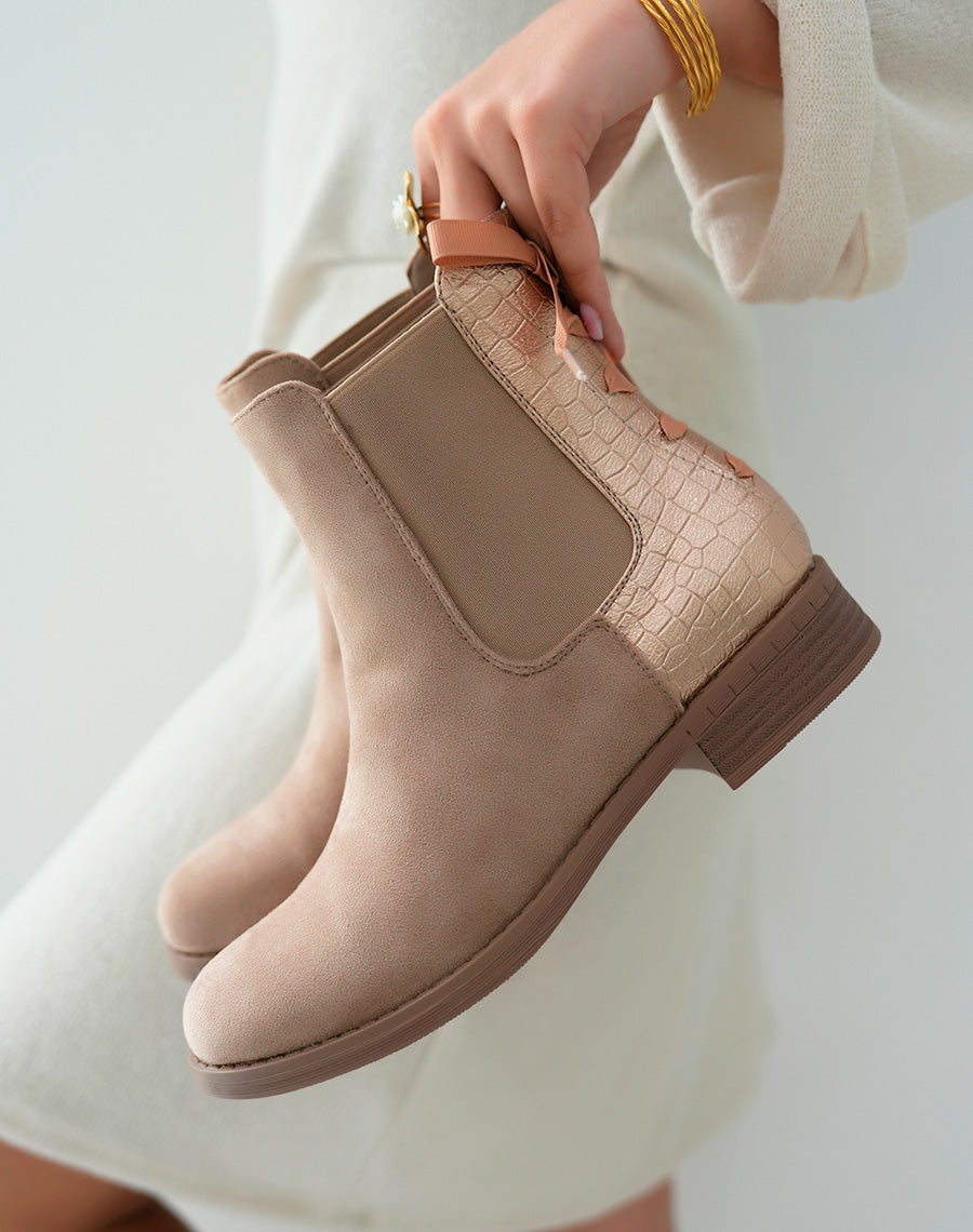 Bottines Bi-Matière en Suédine Taupe à Petit Talon pour Femme