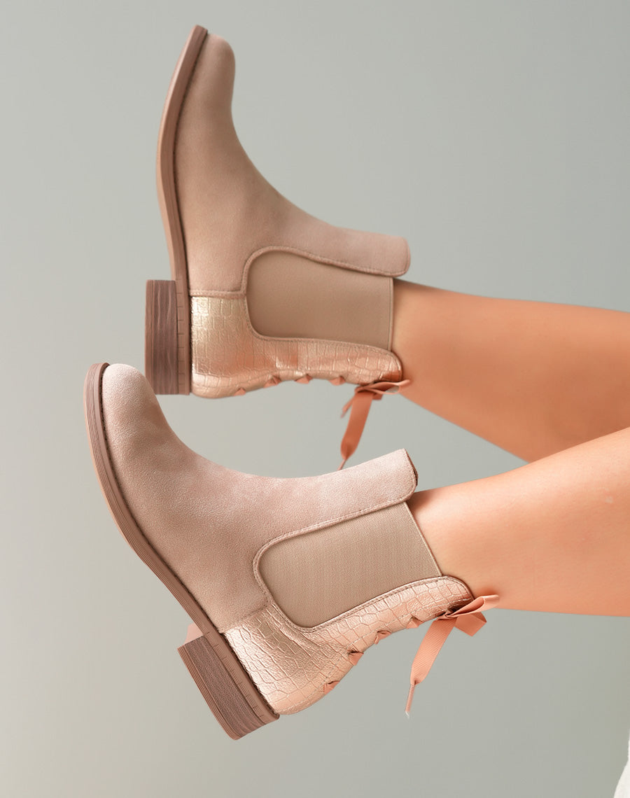 Bottines Bi-Matière en Suédine Taupe à Petit Talon pour Femme