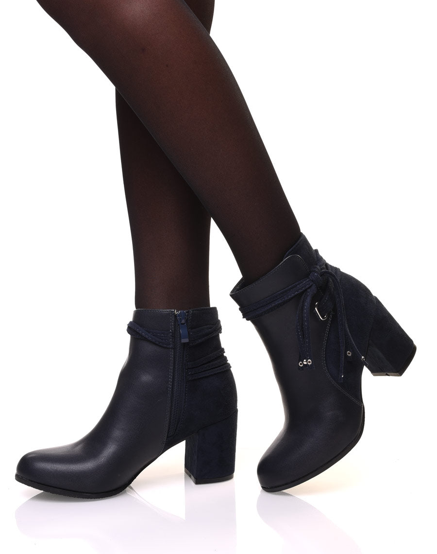 Bottines bleu bi-matière à talons et détails liens