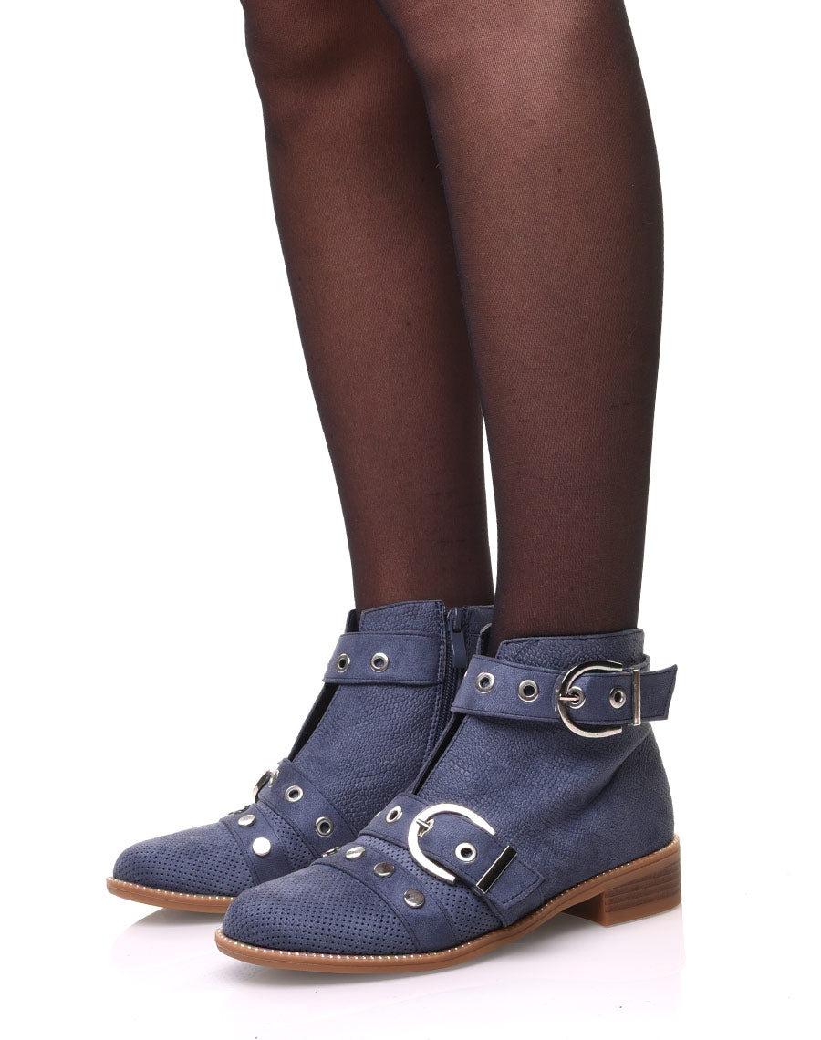 Bottines bleues lanières cloutées ouvertes à l’avant