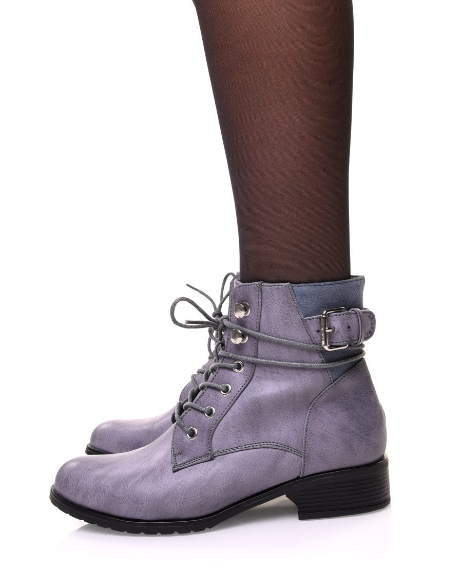 Bottines bleues à oeillets