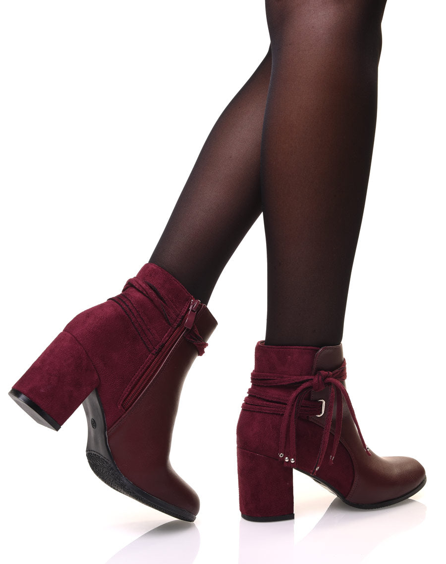 Bottines bordeaux bi-matière à talons et détails liens