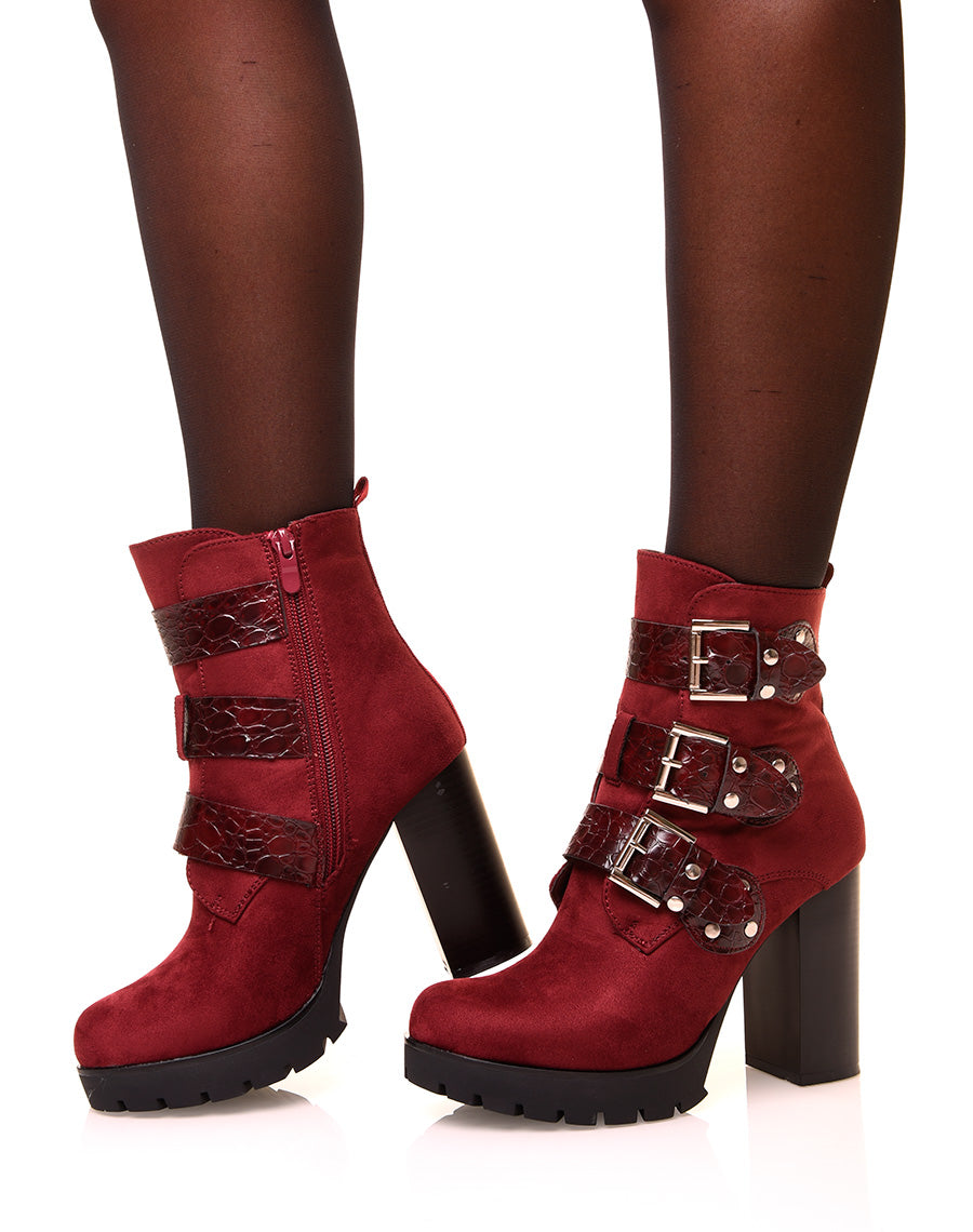 Bottines bordeaux en suédine à lanières croco
