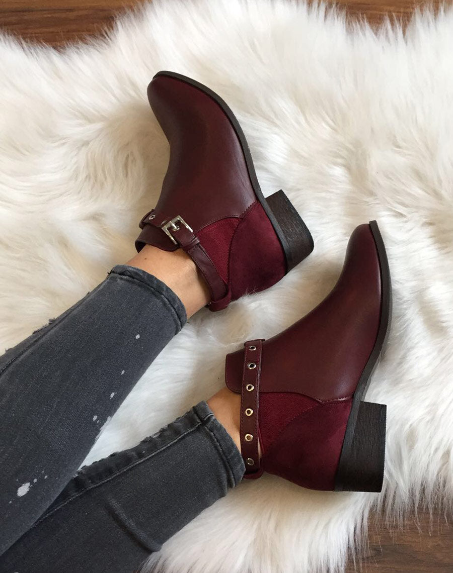 Bottines bordeaux plates lanière ajustable