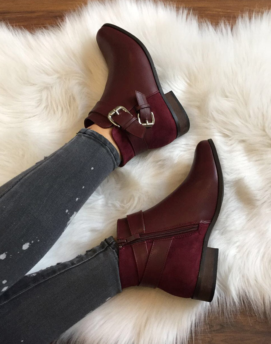 Bottines bordeaux plates lanières à sangles décoratives