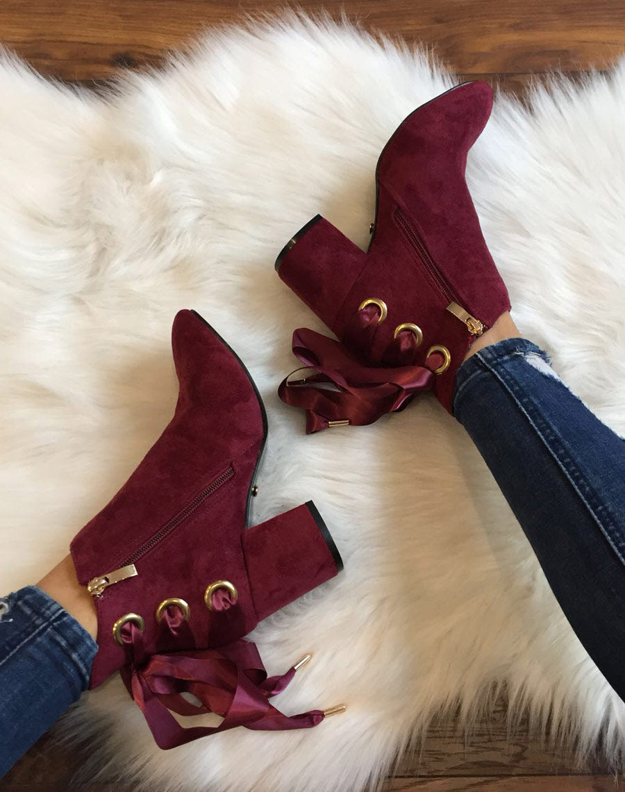 Bottines bordeaux talons mi hauts lacets en satin