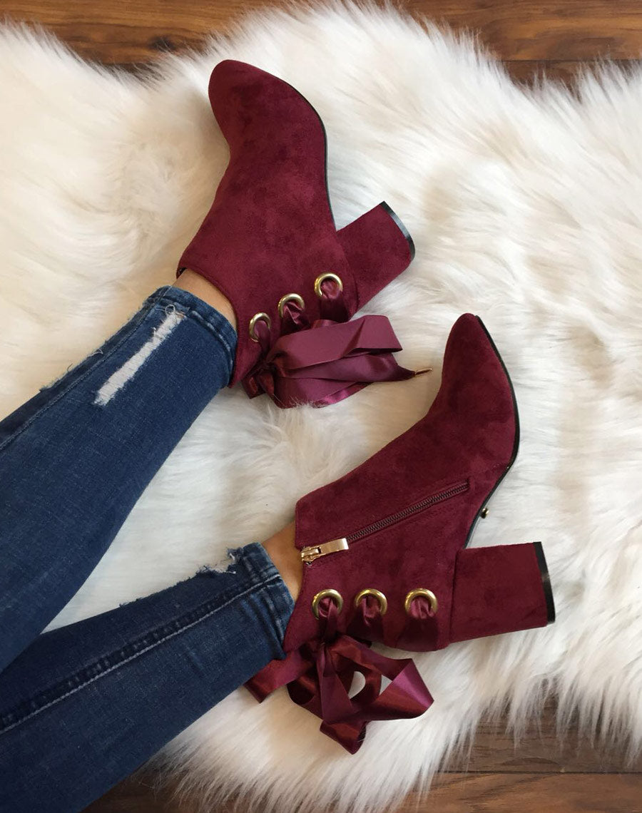 Bottines bordeaux talons mi hauts lacets en satin