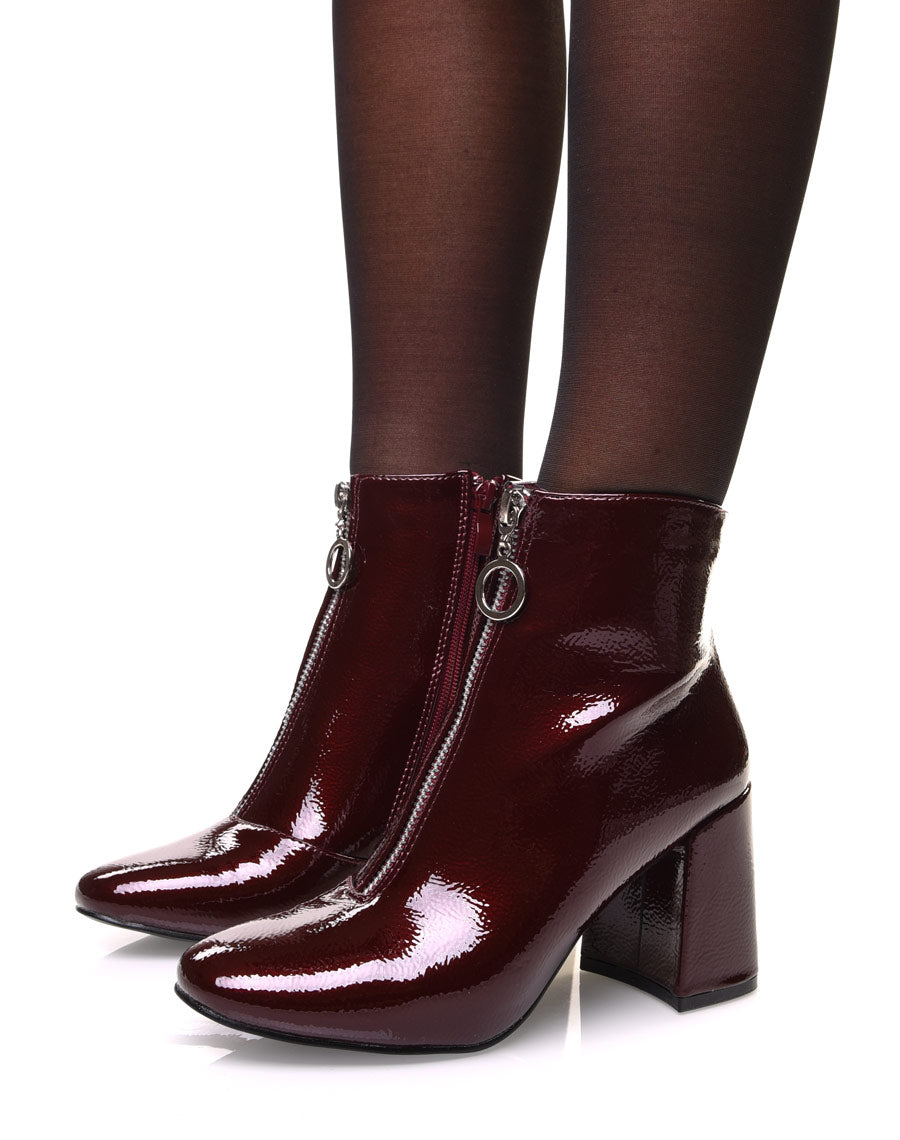 Bottines bordeaux vernies grainées à talon