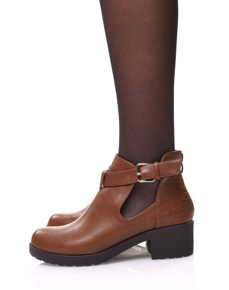 Bottines camel ajourées à petit talon et boucle