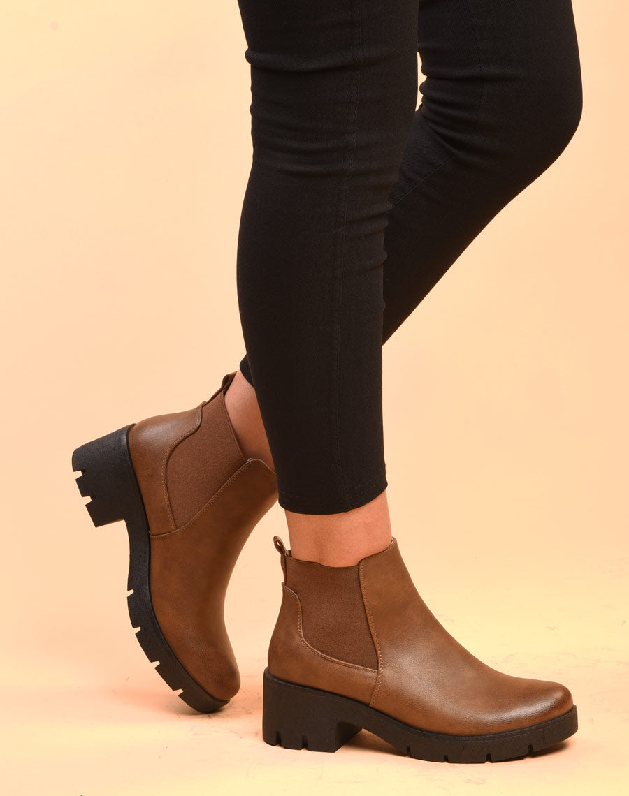 Bottines camel avec élastiques & grosse semelle crantée