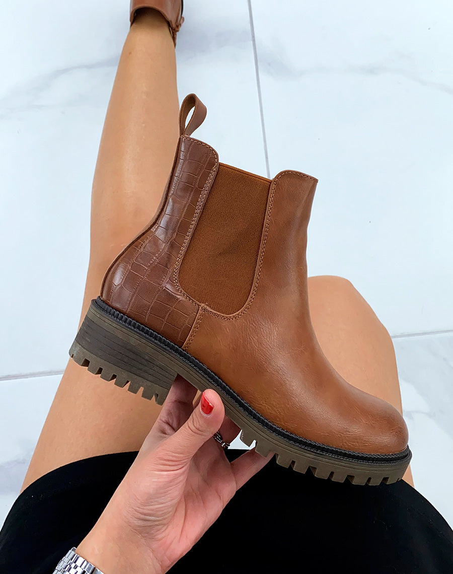 Bottines camel basses avec effet croco