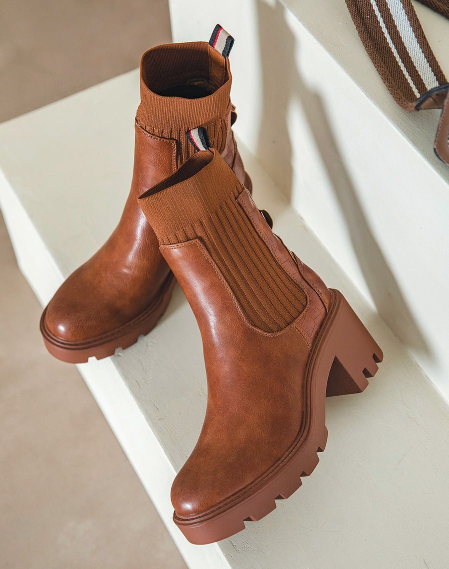 Bottines camel bi-matière style chelsea à talon