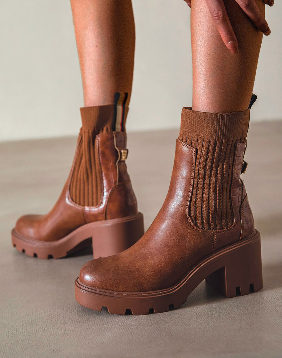 Bottines camel bi-matière style chelsea à talon
