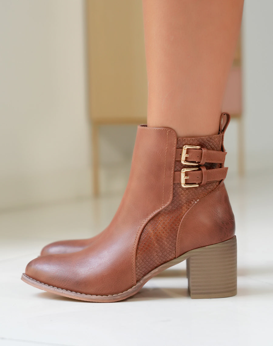 Bottines Camel Bi-Matière : Un Classique Raffiné Réinventé