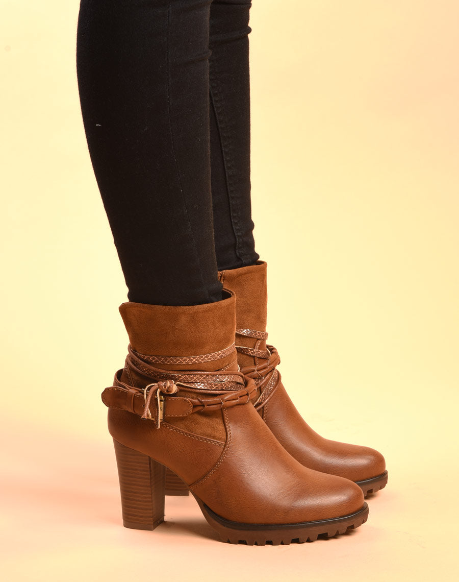 Bottines camel bi matières à talons et lanières multiples
