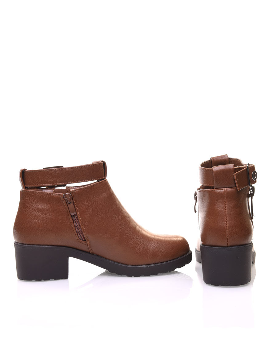 Bottines camel à boucles chevilles