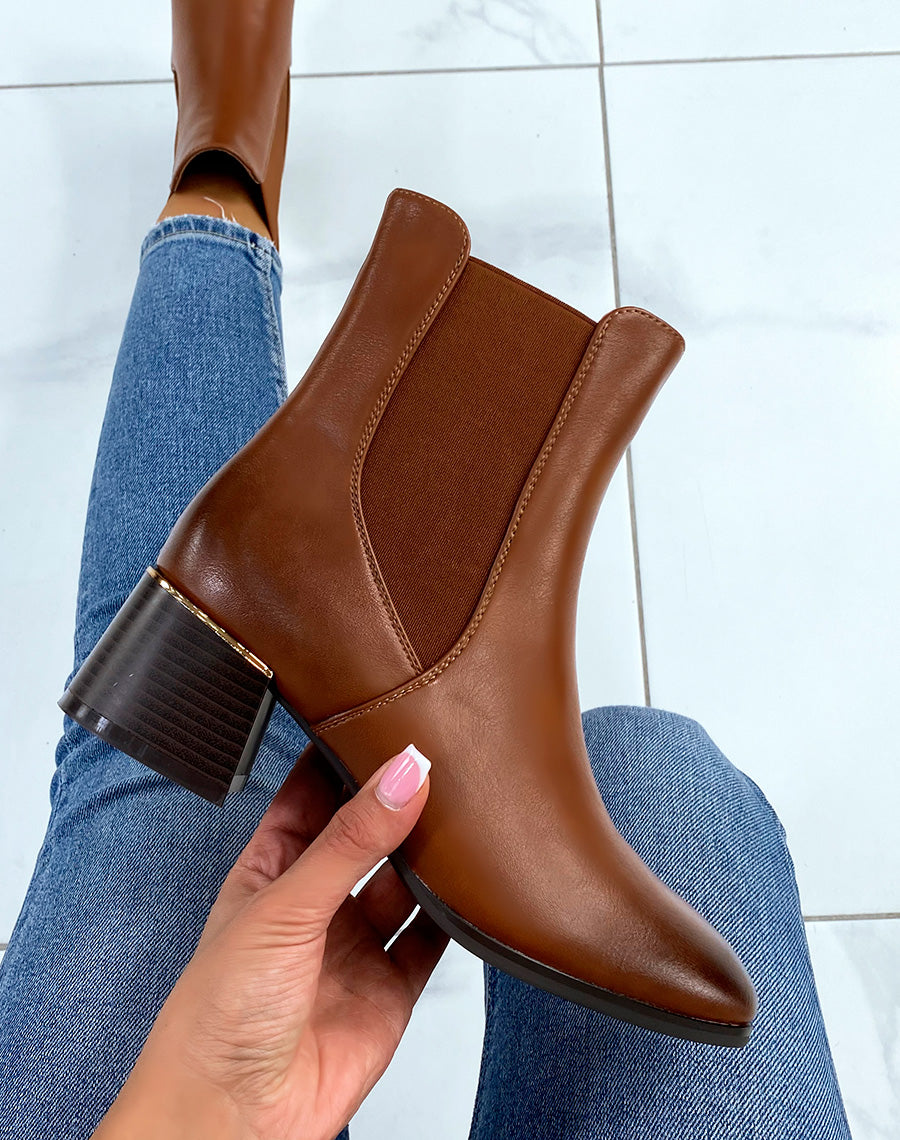 Bottines camel bout carré à talon à détail argenté