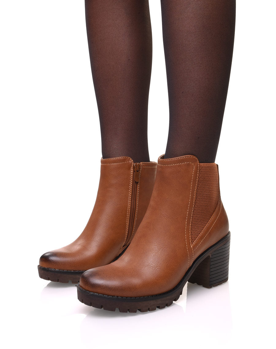 Bottines camel crantées à élastique surpiqué