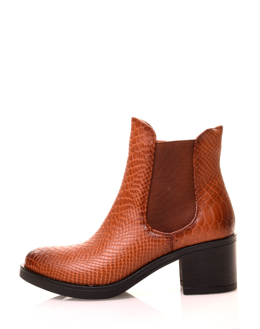 Bottines camel effet croco