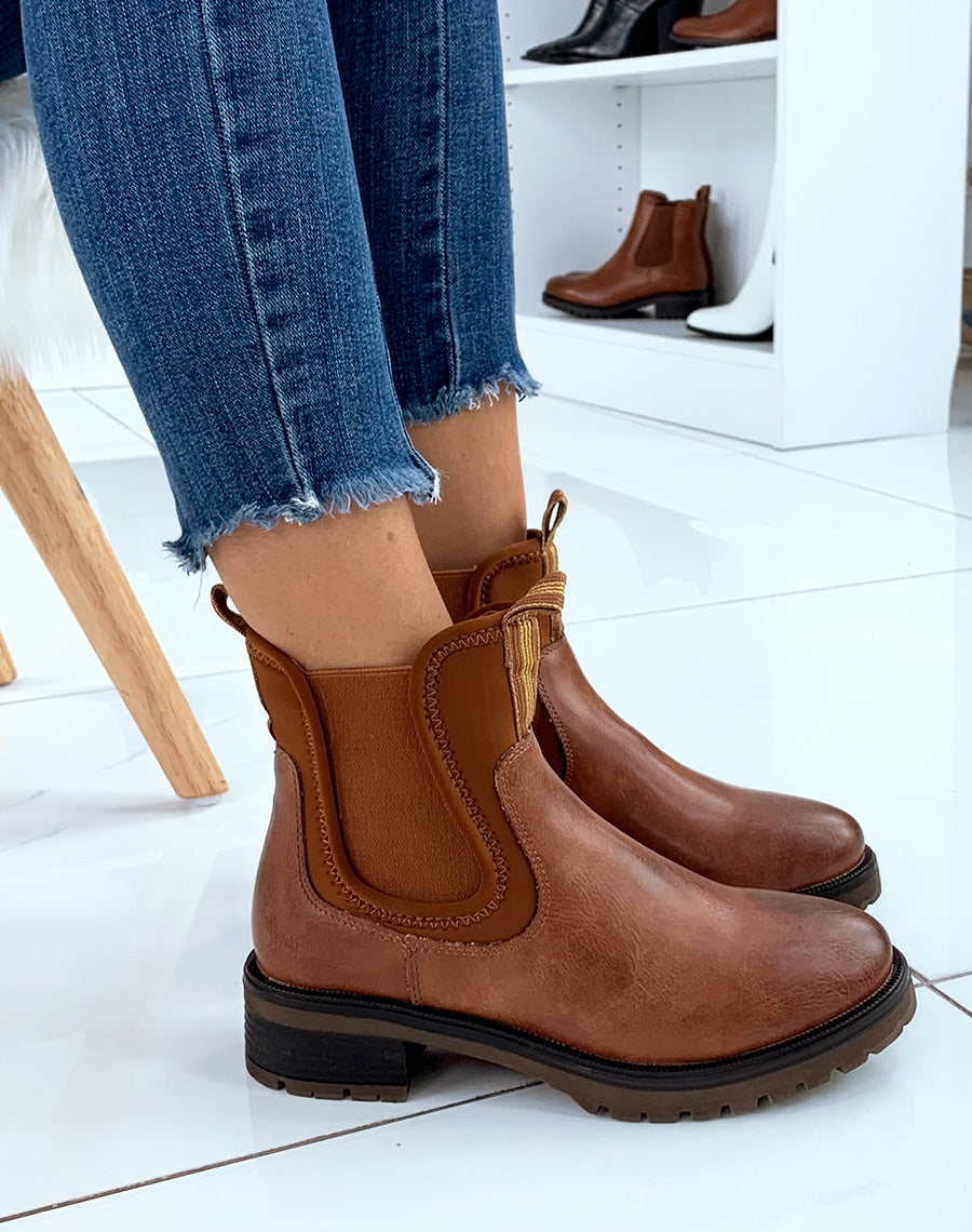 Bottines camel effet croco et languettes dorées