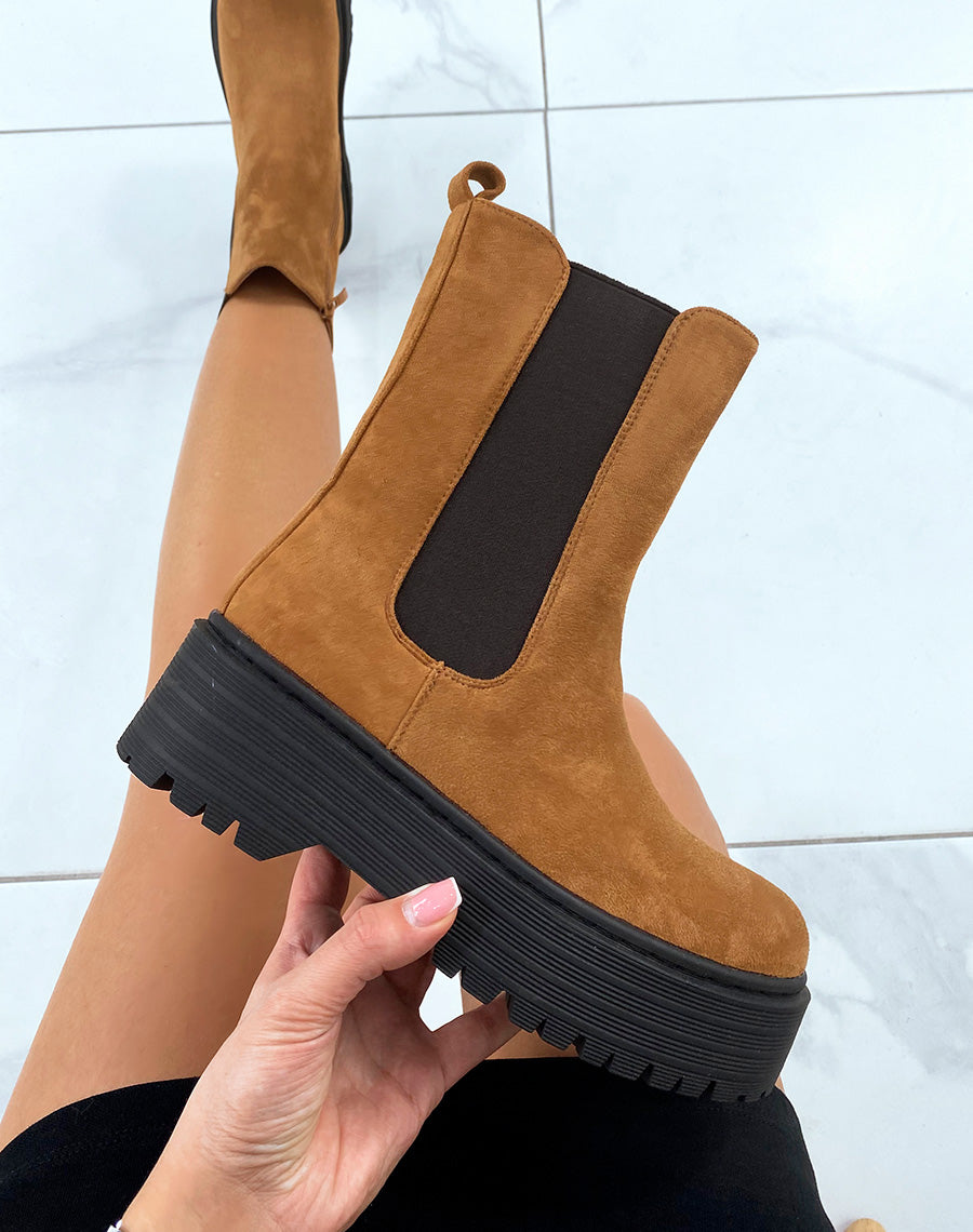 Bottines camel en suédine à grosse plateforme