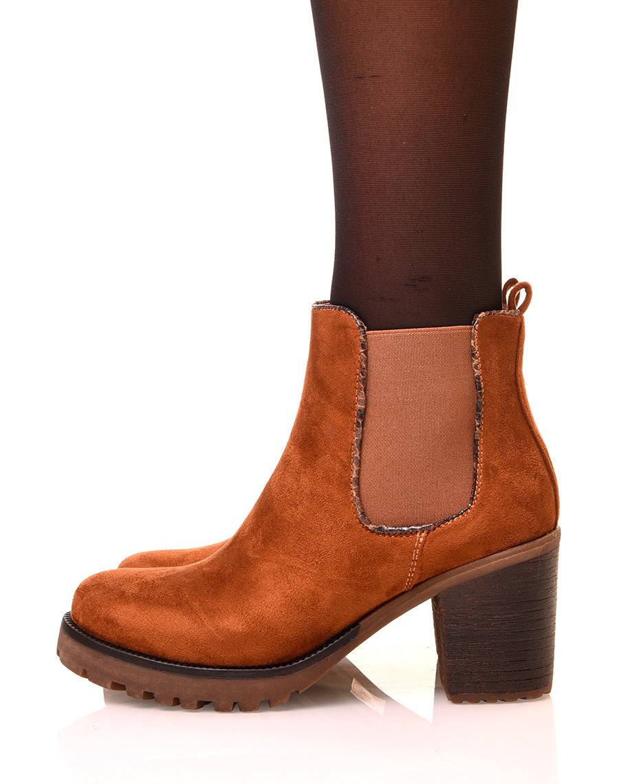 Bottines camel en suédine à petit talon
