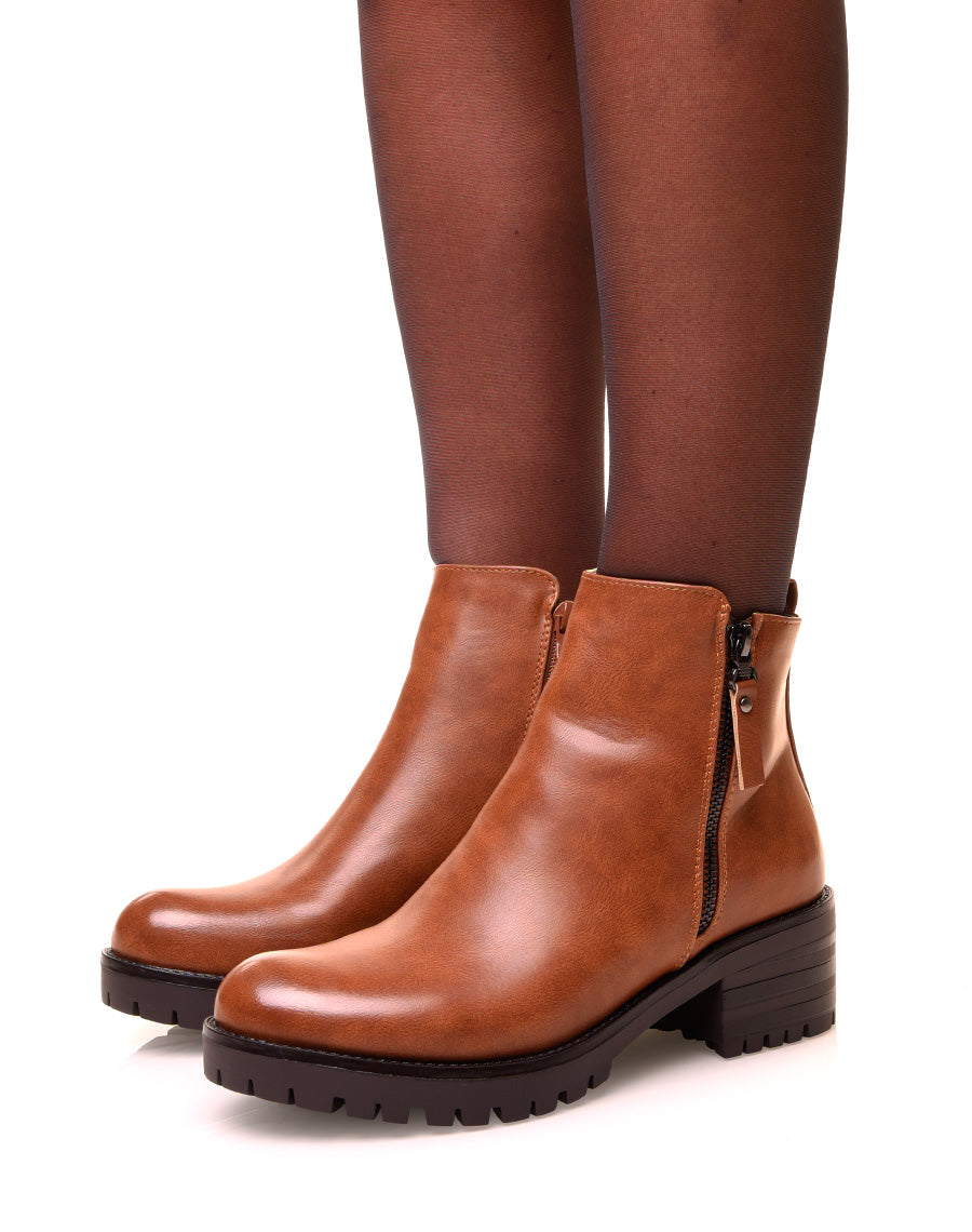 Bottines camel à fermeture décorative et semelle crantée