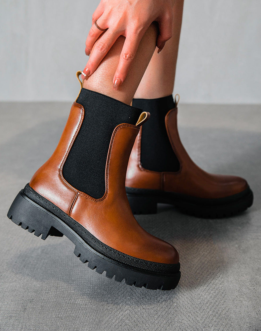 Bottines camel foncé style chelsea à élastique montant