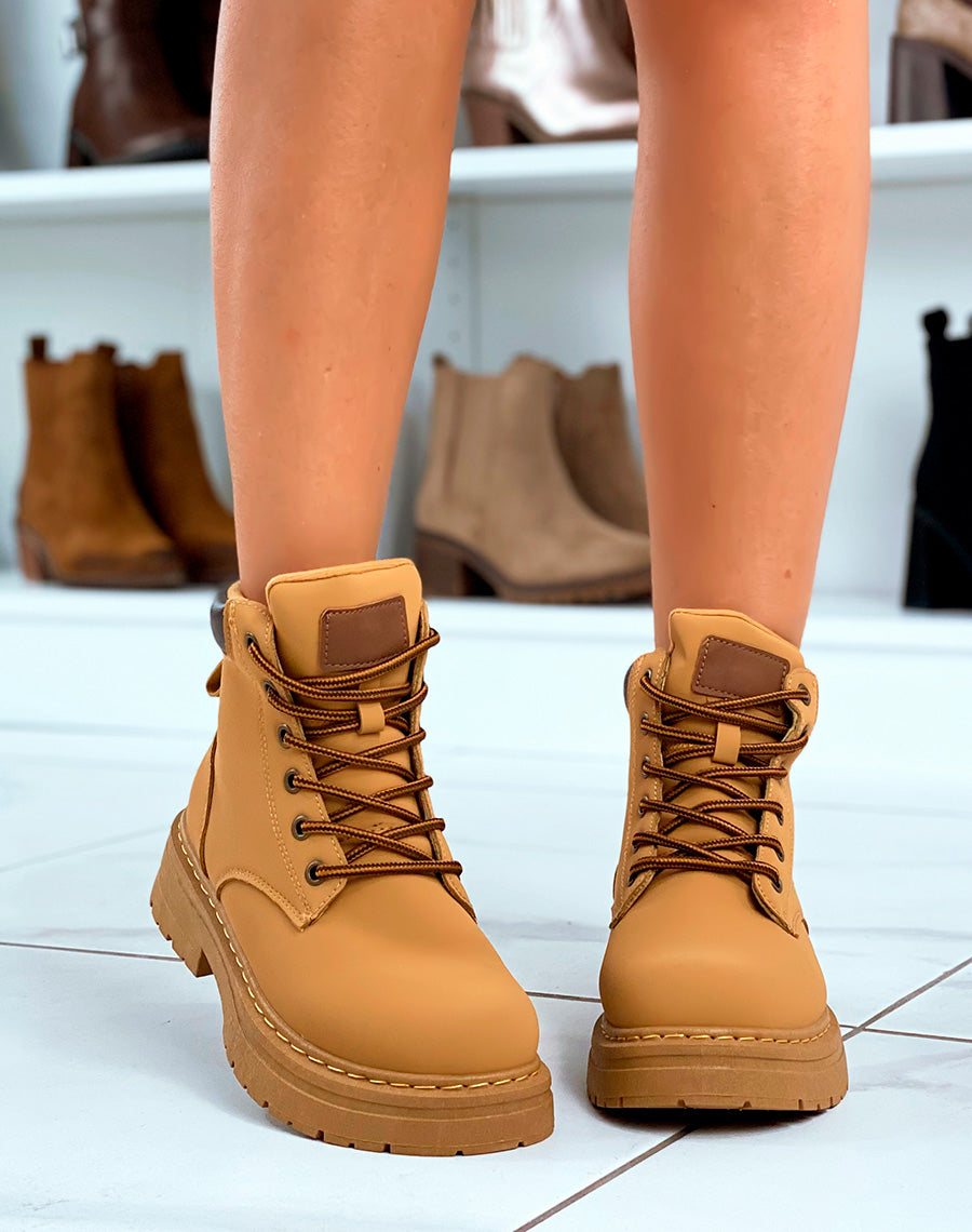 Bottines Camel à Lacets : Élégance et Fonctionnalité Combinées