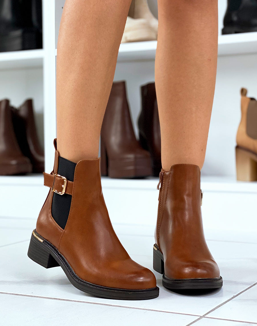 Bottines camel à lanière ajustable et talon à détail doré