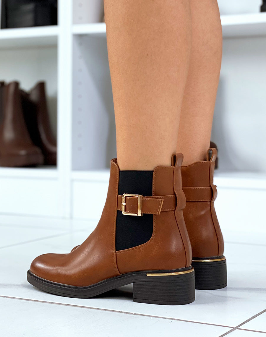 Bottines camel à lanière ajustable et talon à détail doré