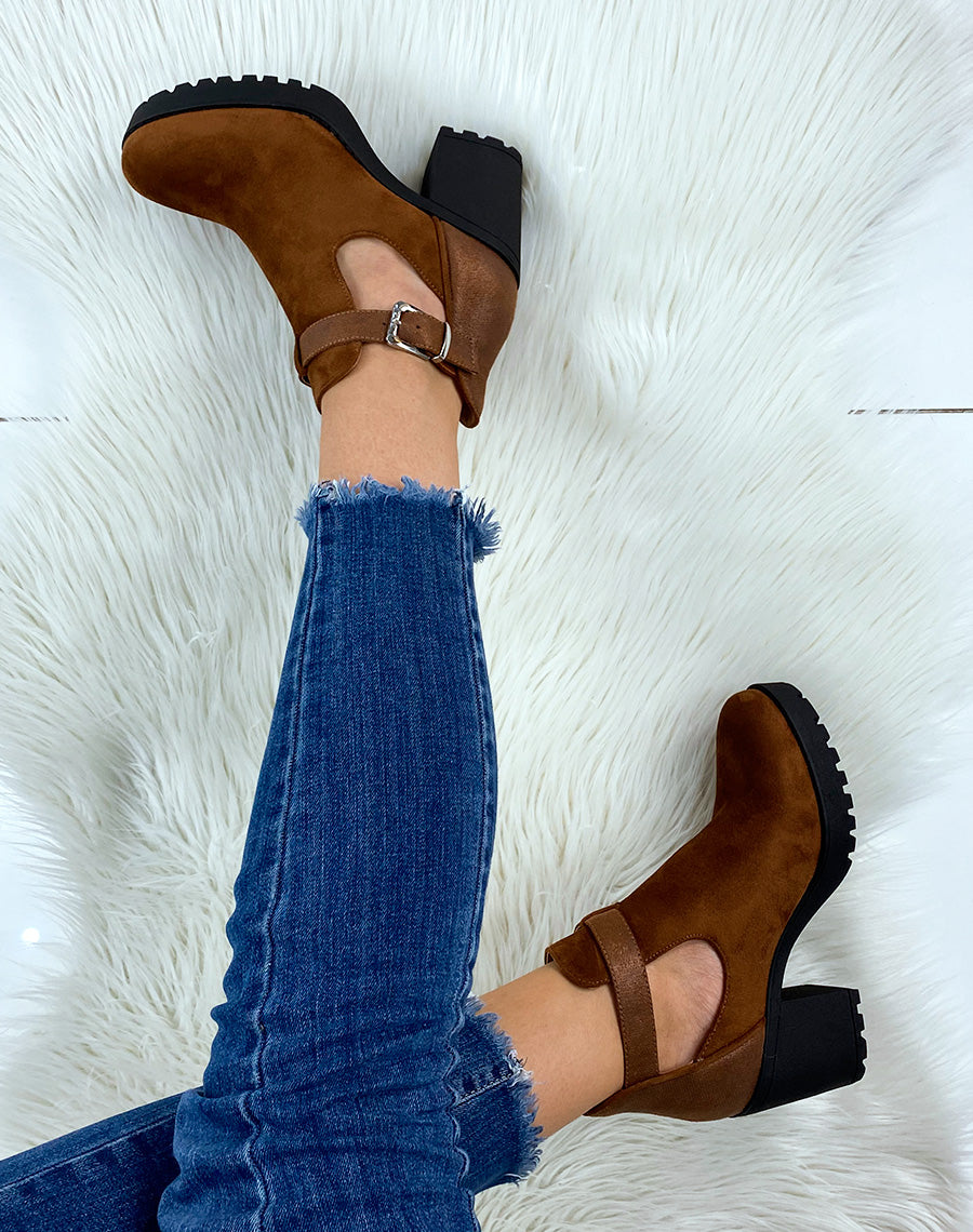 Bottines camel à lanières effet daim