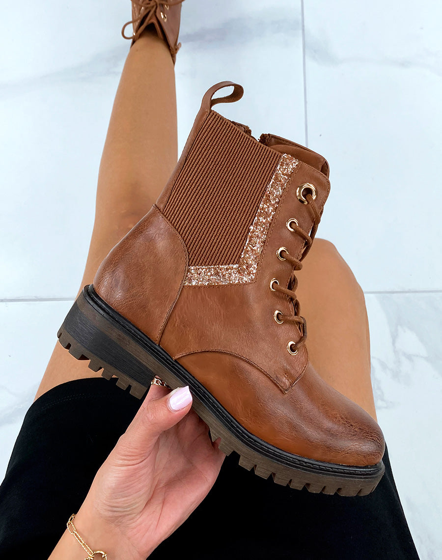 Bottines camel à élastique et paillettes
