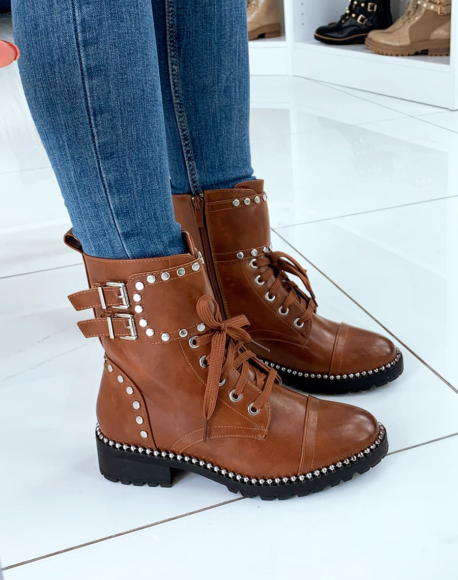Bottines camel montantes cloutées