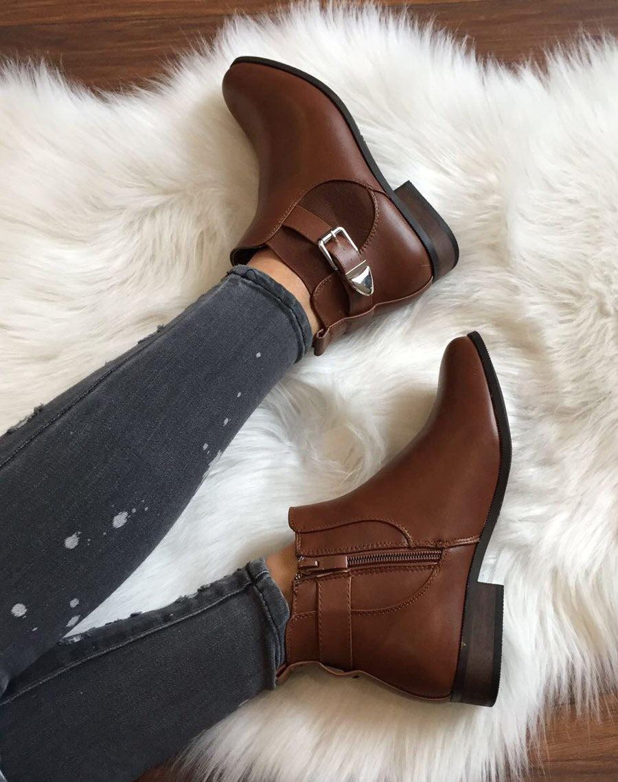 Bottines camel plates lanière et élastique décoratifs