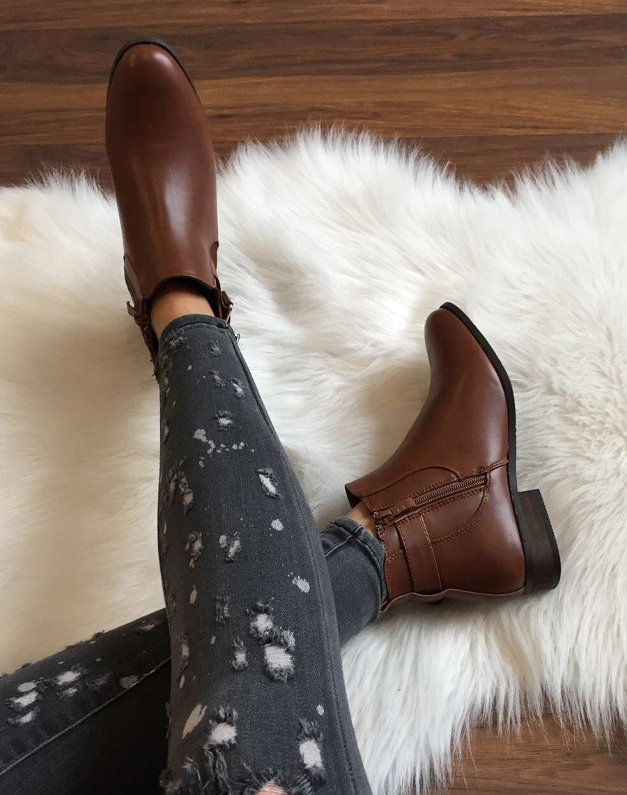 Bottines camel plates lanière et élastique décoratifs