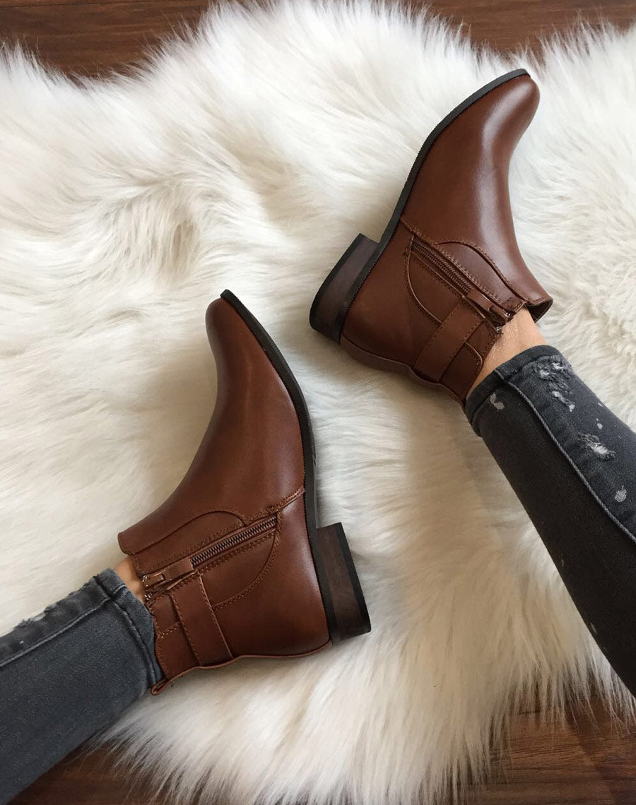 Bottines camel plates lanière et élastique décoratifs