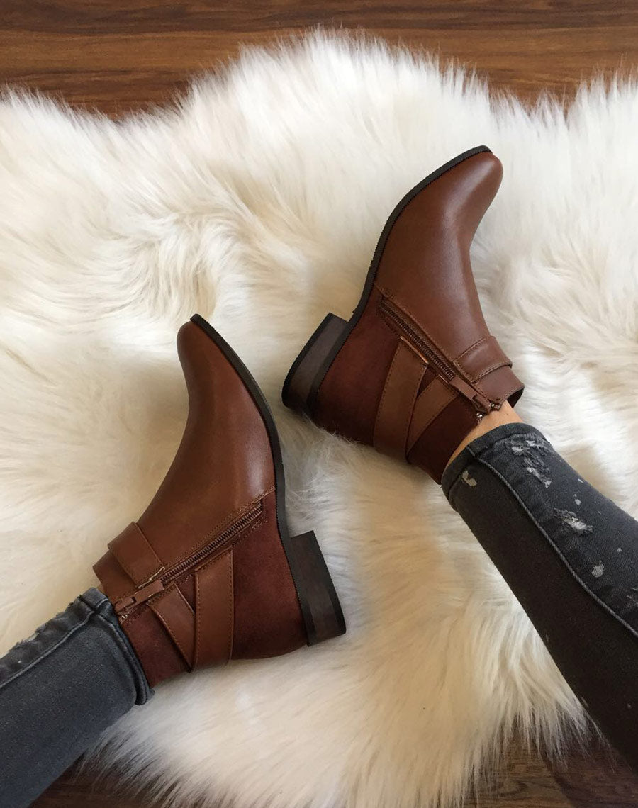 Bottines camel plates lanières à sangles décoratives