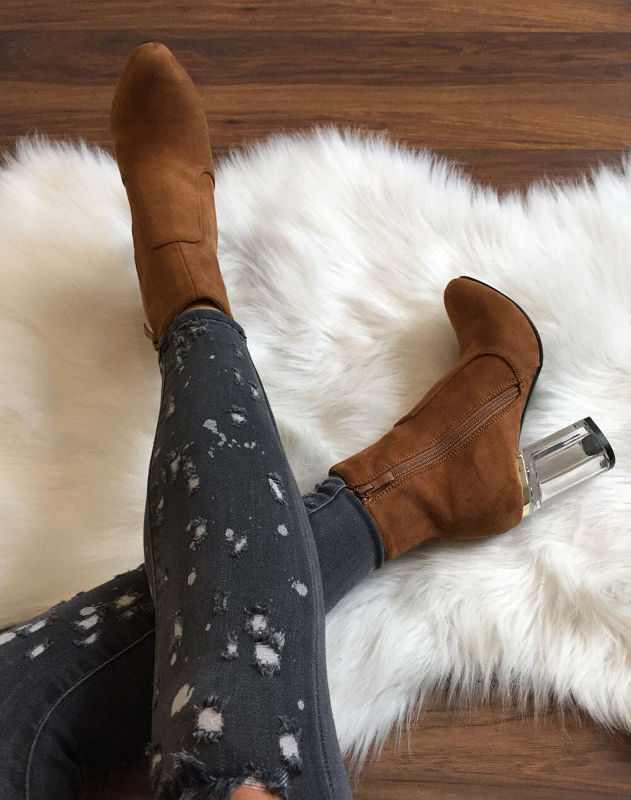 Bottines camel suédine à talons transparents