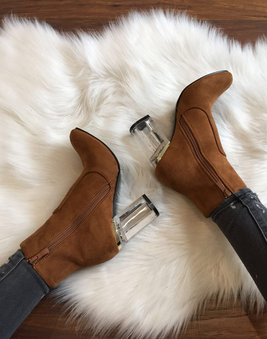 Bottines camel suédine à talons transparents