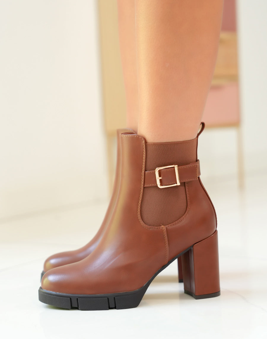BOTTINES CAMEL ? TALON ? BOUCLE DOR?E